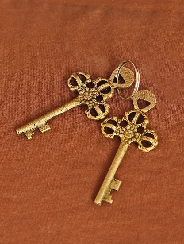 Brass_Showpiece_&_Working_Camel_Shape_Lock_-_4x1.3x4.5_Inch_(BS1486_C)