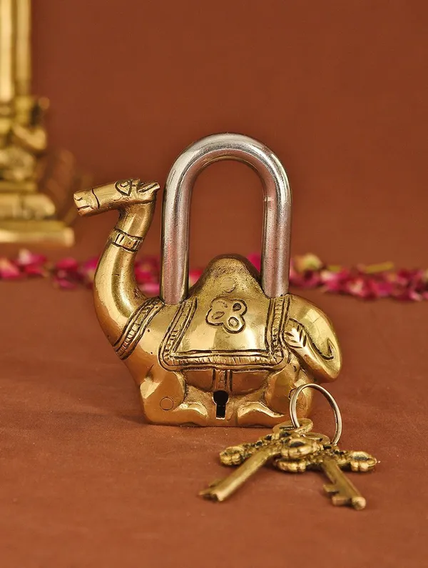 Brass_Showpiece_&_Working_Camel_Shape_Lock_-_4x1.3x4.5_Inch_(BS1486_C)