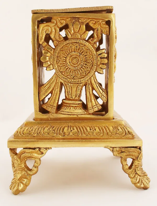 Brass_Showpiece_Chowki_For_God_Idol_Statue_-_4.7x4.7x2.2_Inch_(BS1636_C)