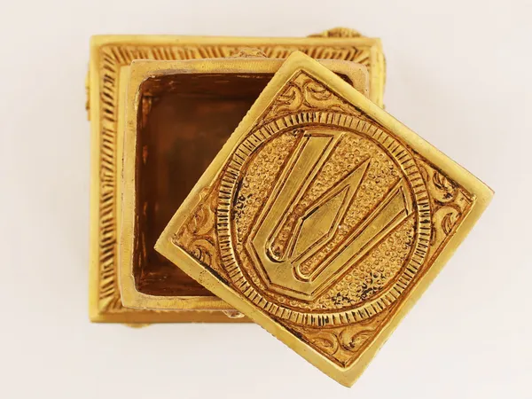 Brass_Showpiece_Chowki_For_God_Idol_Statue_-_4.7x4.7x2.2_Inch_(BS1636_C)