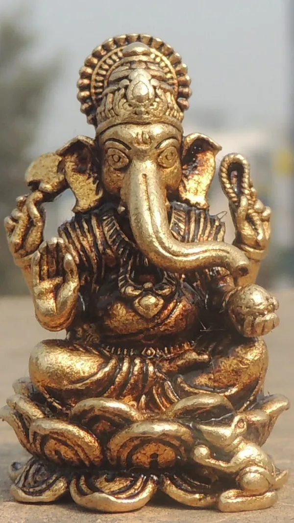 Brass_Showpiece_Ganesh_Ji_God_Idol_Statue_-_1x1x1.6_Inch_(BS1688_G)
