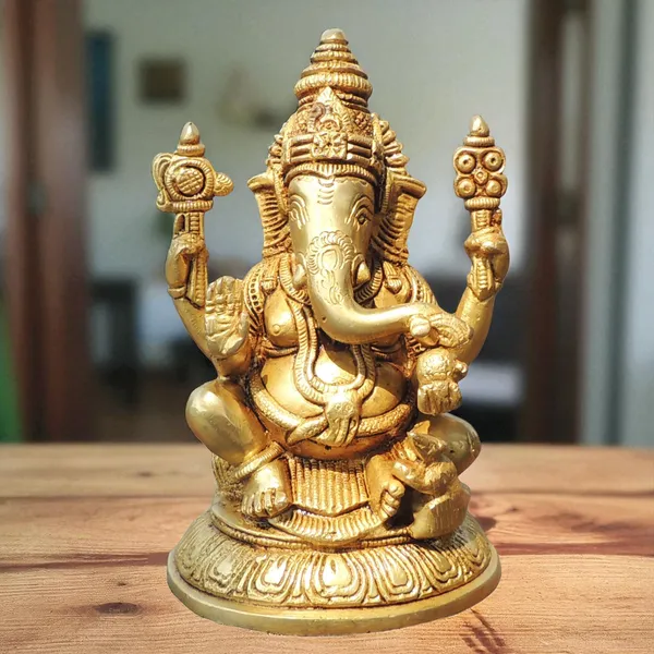 Brass_Showpiece_Ganesh_God_Idol_Statue_-_4.2x3.1x6.2_Inch_(BS1724_G)