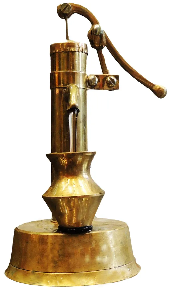 Brass_Hand_Pump_Nal_Miniature_Tory_fo_Children_Playing_In_Working_Conditions_-_3x3x5_inch_(F037)