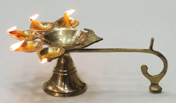 Brass_Table_Decor_Oil_Lamp_Deepak_5_Wicks_-_5.8x4.1x2.2_inch_(F317_B)