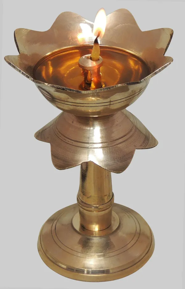 Kamal_Stand_Deepak_No._0_-_2.6x2.6x3.5_inch_(F634_A)