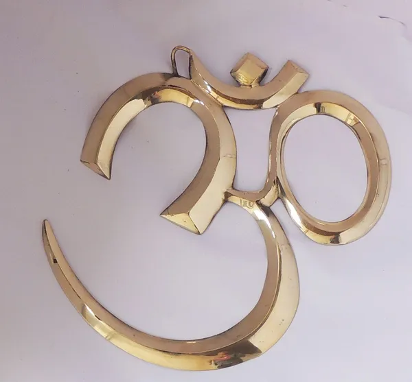 Brass_Showpiece_Wall_Hanging_Om_-_13.5x0.5x12.5_inch_(F657_F)