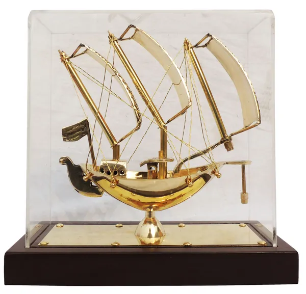 Brass_Decorative_Showpiece_Ship_Covered_With_Box,_Wooden_Base_-_9x4x8.5_Inch_(MR238_B)