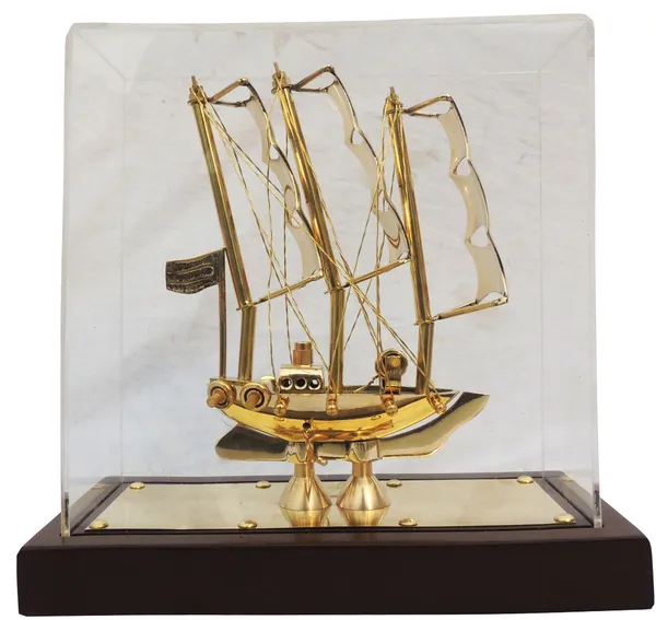 Brass_Decorative_Showpiece_Ship_Covered_With_Box,_Wooden_Base_-_9x4x8.5_Inch_(MR238_D)