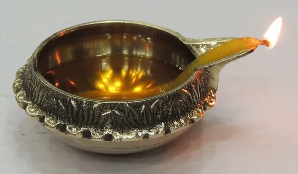 Brass_Table_Decor_Oil_Lamp_Kuber_Deepak_-_3.2x2.7x1.3_inch_(Z140_E)