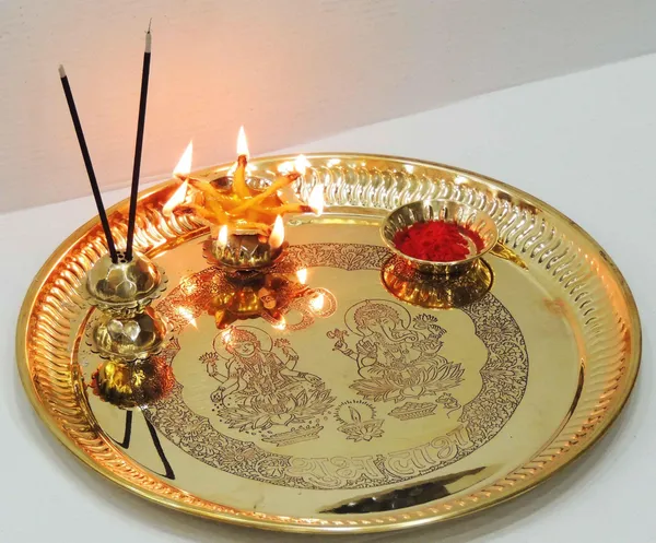 Brass_Decorative_Pooja_Thali_Set_-_11.7x11.7x1.8_Inch_(Z206_D)