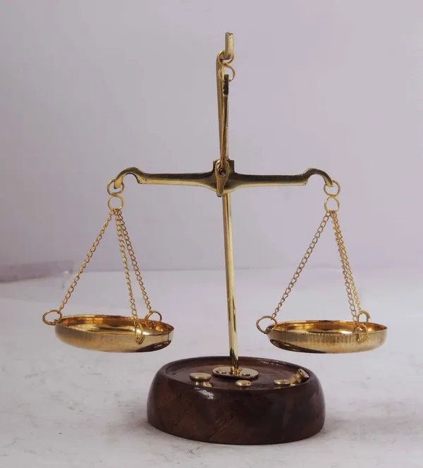 Brass_Taarzu_10_gm_Weighing_Machine_-_5x2.5x5.5_inch_(Z303_B)