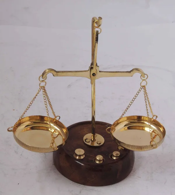 Brass_Taarzu_10_gm_Weighing_Machine_-_5x2.5x5.5_inch_(Z303_B)