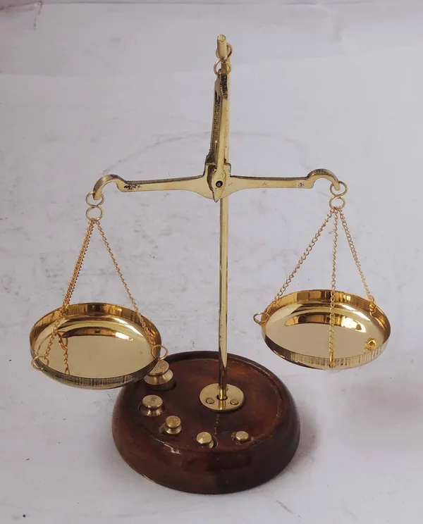 Brass_Taarzu_20_gm_Weighing_Machine_-_5.5x2.5x7_inch_(Z303_C)