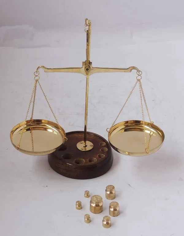 Brass_Taarzu_50_gm_Weighing_Machine_-_6.5x3x7.5_inch_(Z303_D)