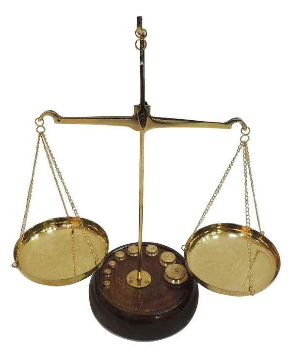 Brass_Tarazu_Weighing_Machine_-_6x3.5x9_inch_(Z303_E)