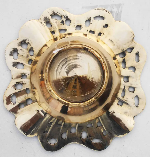 Brass_Ashtray,_Ash_Tray_-_5.5x5.5x1_inch_(Z382_A)