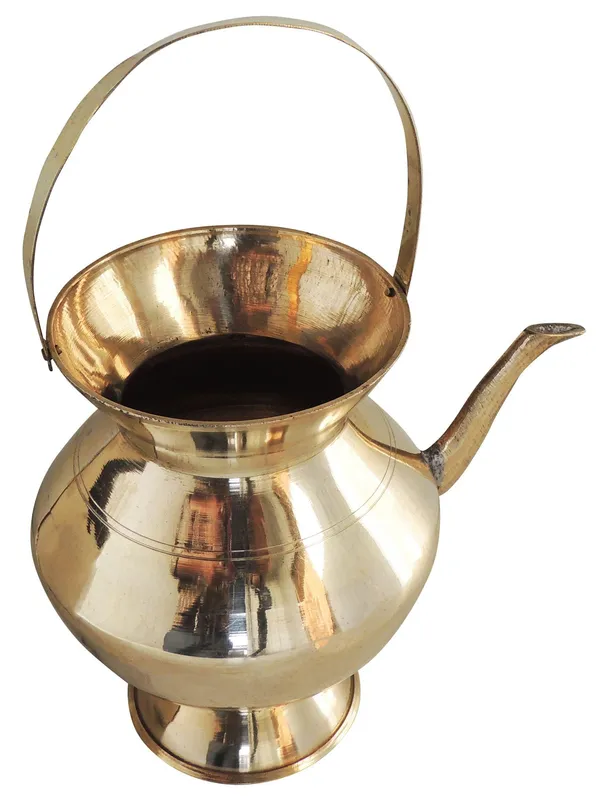 Brass_Showpiece_Kamandal,_500_ML_-_6x4.2x5_Inch_(Z530_E)