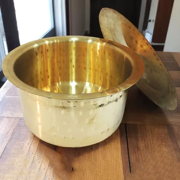 Brass_Kitchen_Purpose_Bhagona_With_Lid,_Capacity_:_4_Liter_-_10x10x5.5_Inch_(Z637_E)
