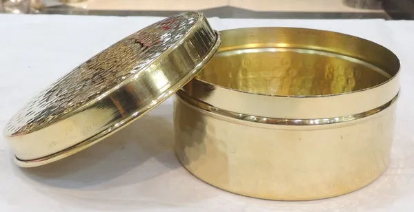 Brass_Laddu_Box_-_4.5x4.5x2.2_Inch_(Z645_C)