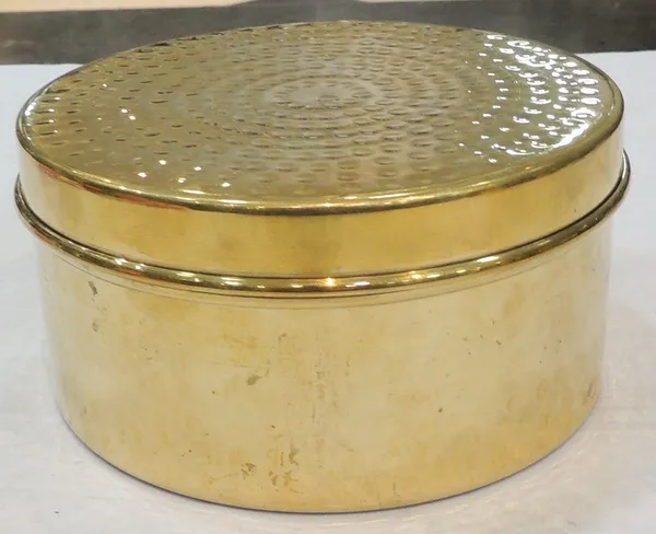Brass_Laddu_Box_-_5.5x5.5x3_Inch_(Z645_E)