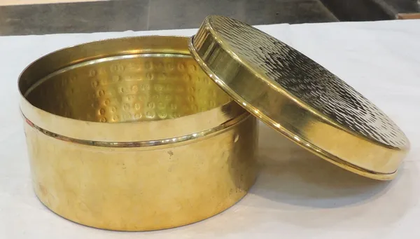 Brass_Laddu_Box_-_5.5x5.5x3_Inch_(Z645_E)