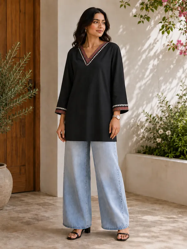 Black_Embroidered_Straight_Kurta_for_Women