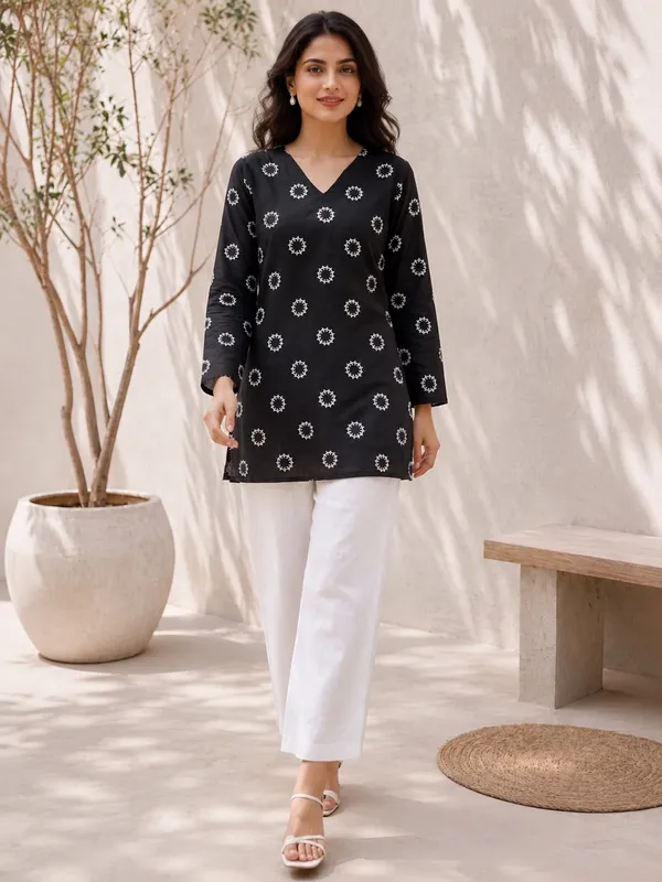 Black_Printed_Straight_Kurti_for_Women