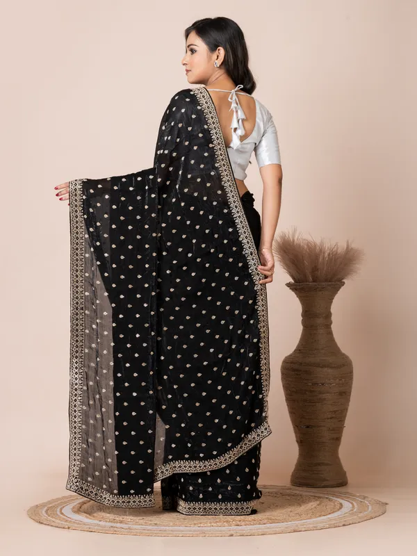 Classic_Black_Malmal_Silk_Saree_with_Embroidered_Border
