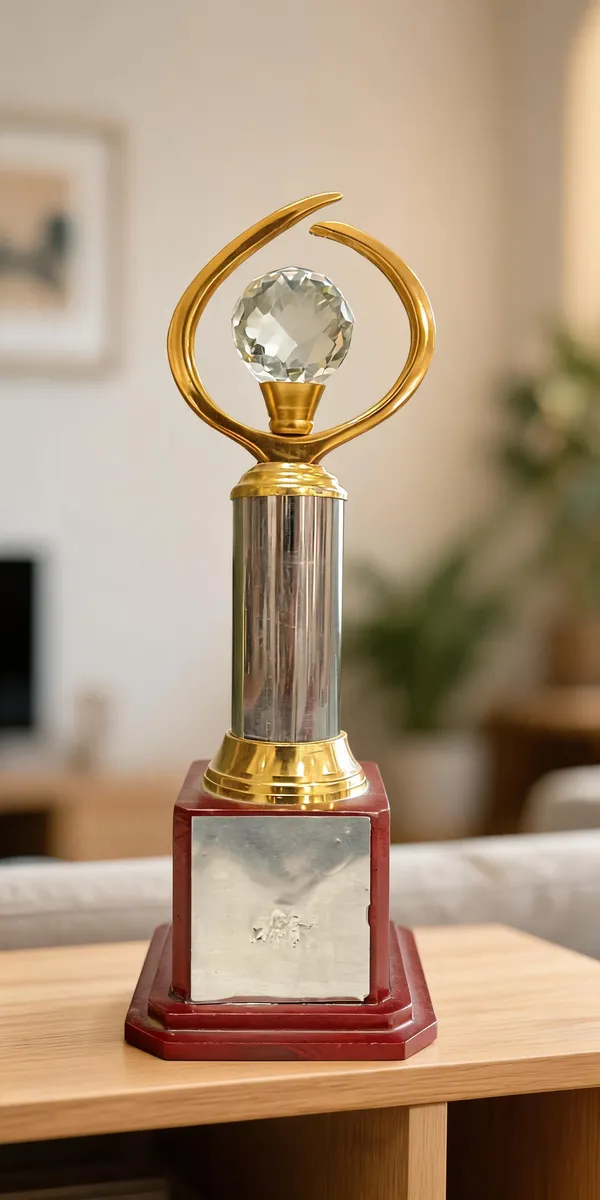 Metal_Golden_Laurel_Wreath_Award_Trophy