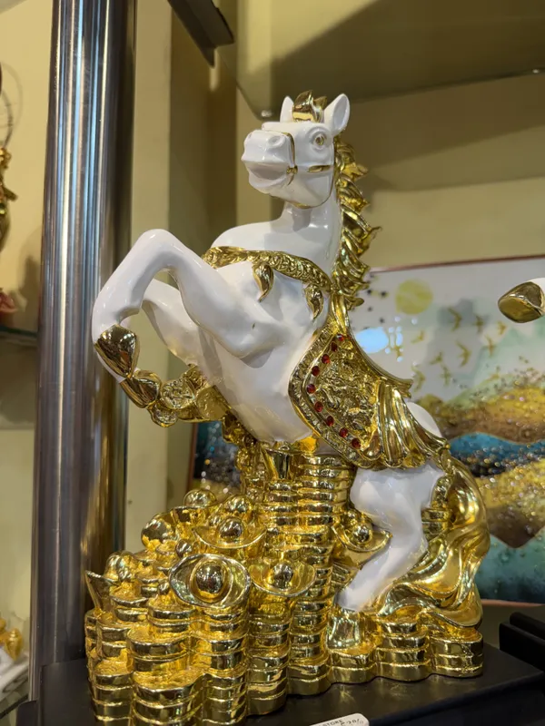 White_And_Gold_Horse_Figurine_With_Coin_Base