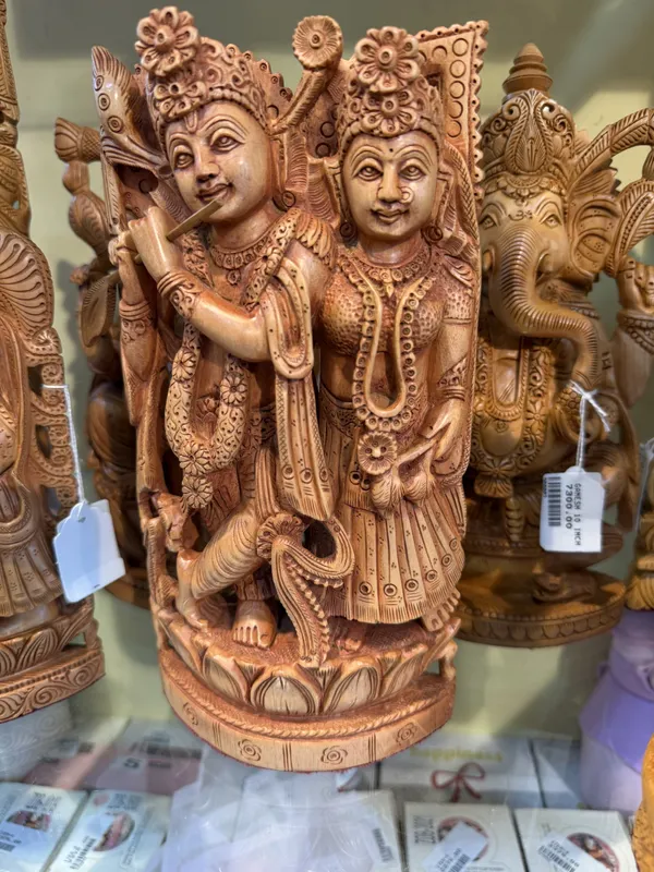 Carved_Radha_Krishna_Devotional_Figurine