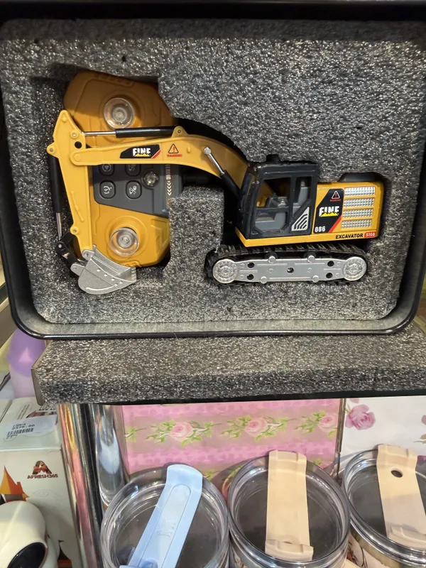 Yellow_Remote_Control_Excavator_Toy