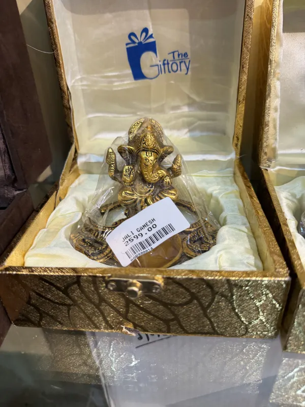 Gold_Finish_Ganesha_Idol_In_Gift_Box