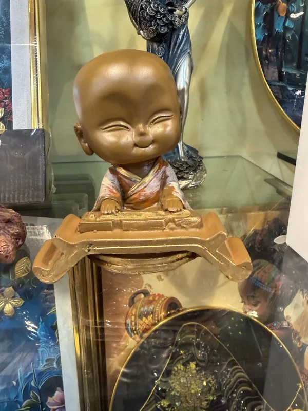 Golden_Monk_Seated_Decorative_Figurine