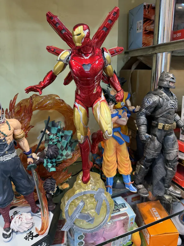 Red_And_Gold_Winged_Armoured_Superhero_Action_Figure