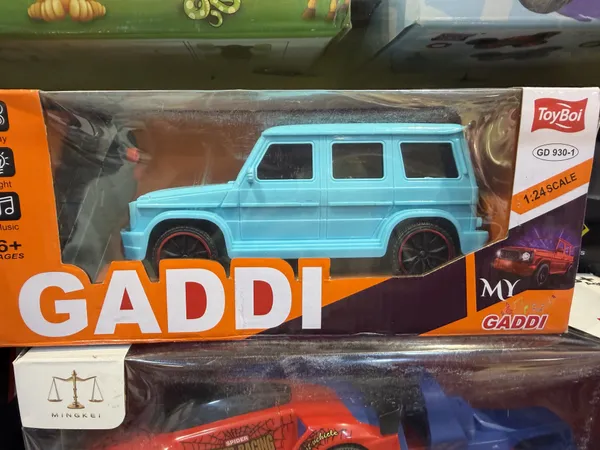 Blue_1:24_Scale_SUV_Toy_Car
