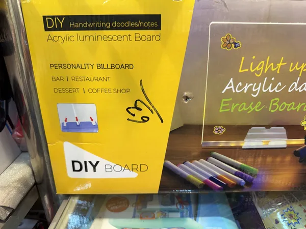 Acrylic_Luminescent_Erase_Board