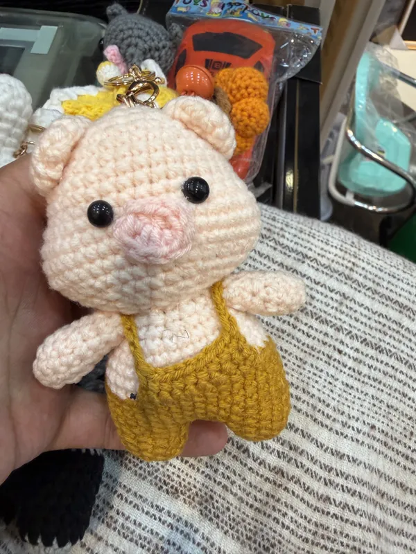 Crocheted_Pig_Plush_Keychain
