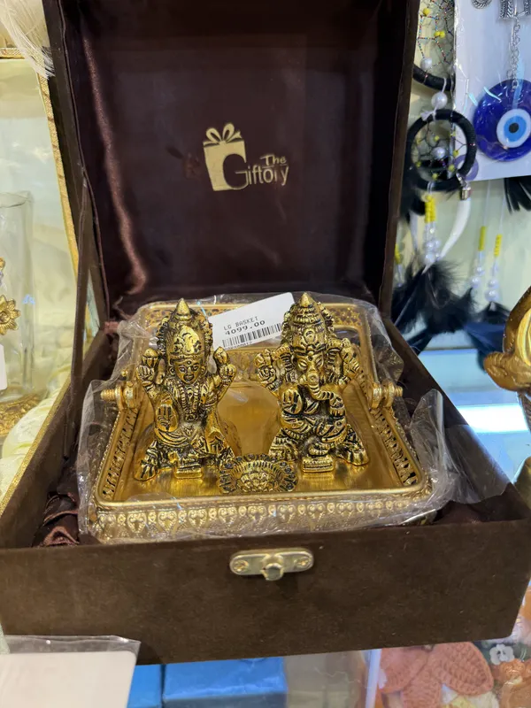 Gold-Toned_Lakshmi_Ganesha_Ornate_Idol_Set