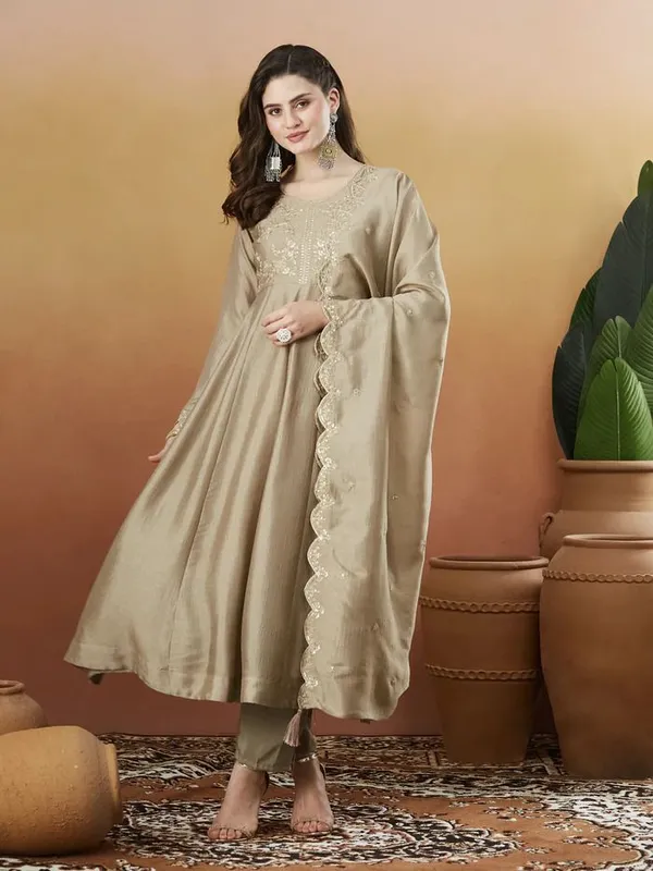 Beige_Silk_Blend_Anarkali_Embroidered_Kurta_Set_For_Women