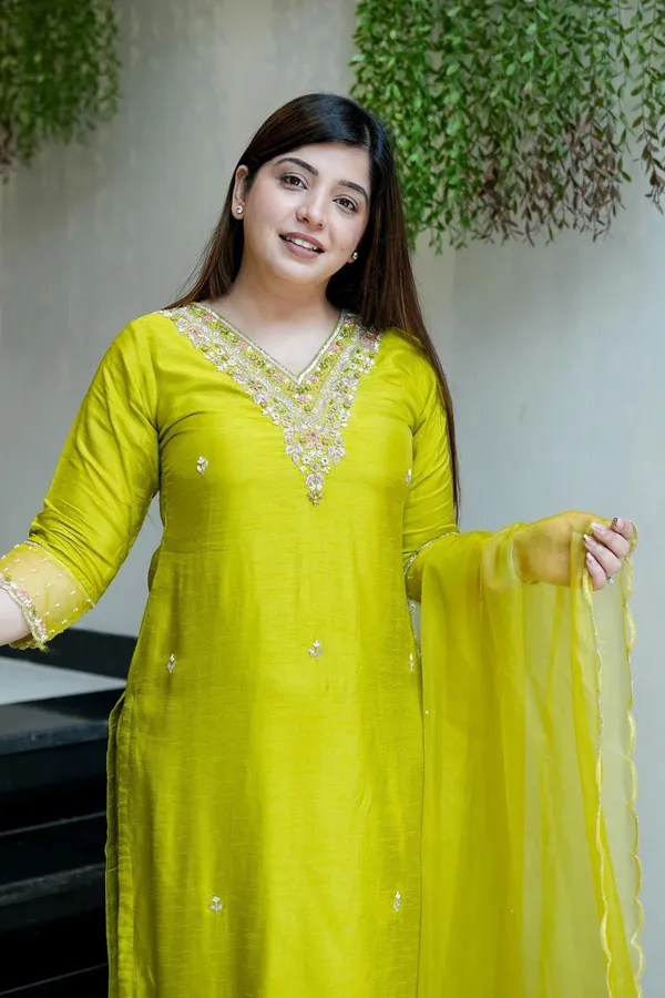 Green_Chanderi_Embroidered_Kurta_Pant_Dupatta_Set_For_Women