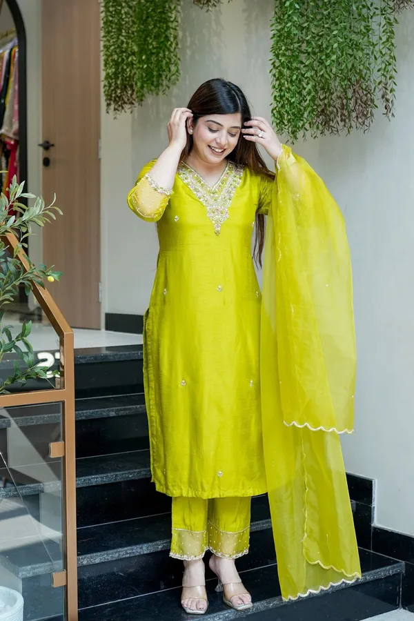Green_Chanderi_Embroidered_Kurta_Pant_Dupatta_Set_For_Women