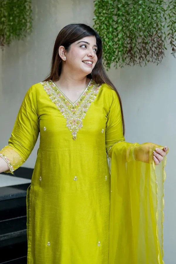 Green_Chanderi_Embroidered_Kurta_Pant_Dupatta_Set_For_Women