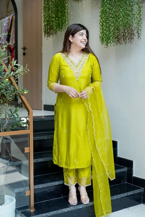 Green_Chanderi_Embroidered_Kurta_Pant_Dupatta_Set_For_Women