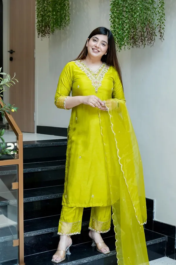 Green_Chanderi_Embroidered_Kurta_Pant_Dupatta_Set_For_Women