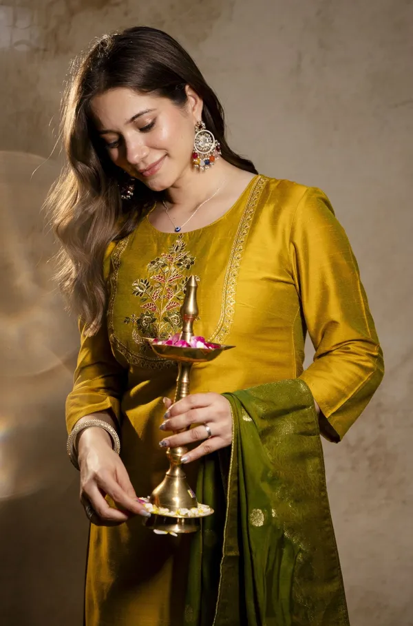 Yellow_Silk_Blend_Straight_Embroidered_Kurta_Set_For_Women