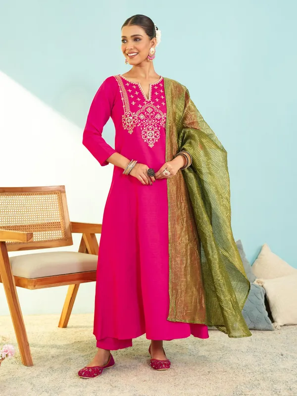 Pink_Silk_Blend_Embroidered_Kurta_Pant_Dupatta_Set_For_Women