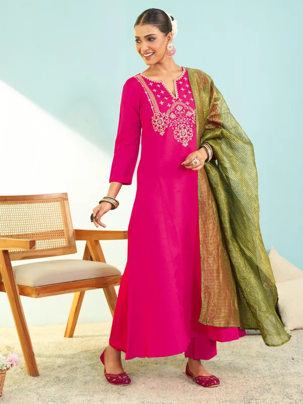 Pink_Silk_Blend_Embroidered_Kurta_Pant_Dupatta_Set_For_Women