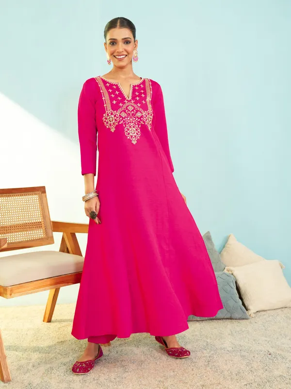 Pink_Silk_Blend_Embroidered_Kurta_Pant_Dupatta_Set_For_Women