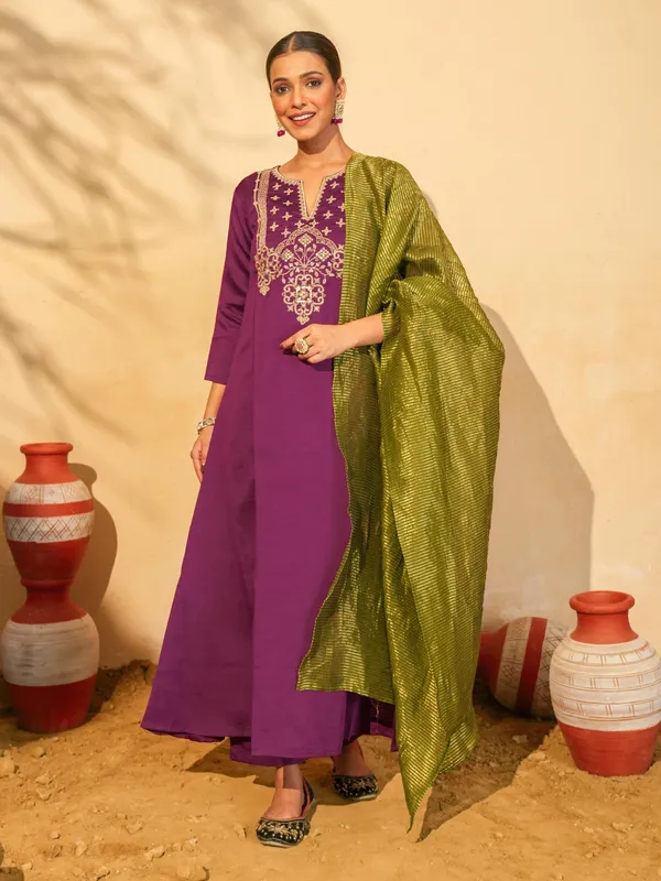 Purple_Silk_Blend_Straight_Embroidered_Kurta_Set_For_Women